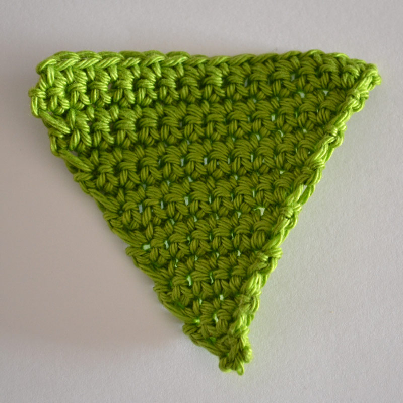 L'Univers de Lalu, faire un triangle au crochet